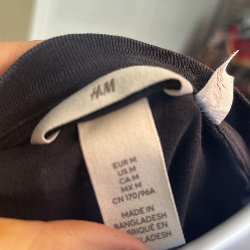 H&M Graphic Tee - Picture 5 of 5
